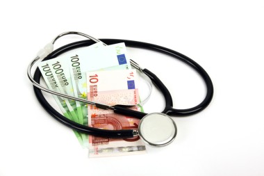 Von privat Versicherten selbst getragene Krankenbehandlungskosten steuerlich nicht absetzbar